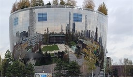 Rotterdams Kunstdepot – und inzwischen – Wahrzeichen: die "silberne Salatschüssel"