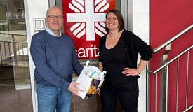 Frank Heidelof brachte Christina Wenzel von der Krankenstube St. Pauli wichtige Medikamente 