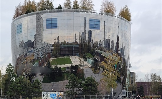 Rotterdams Kunstdepot – und inzwischen – Wahrzeichen: die "silberne Salatschüssel"