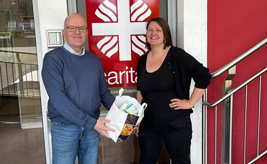 Frank Heidelof brachte Christina Wenzel von der Krankenstube St. Pauli wichtige Medikamente 